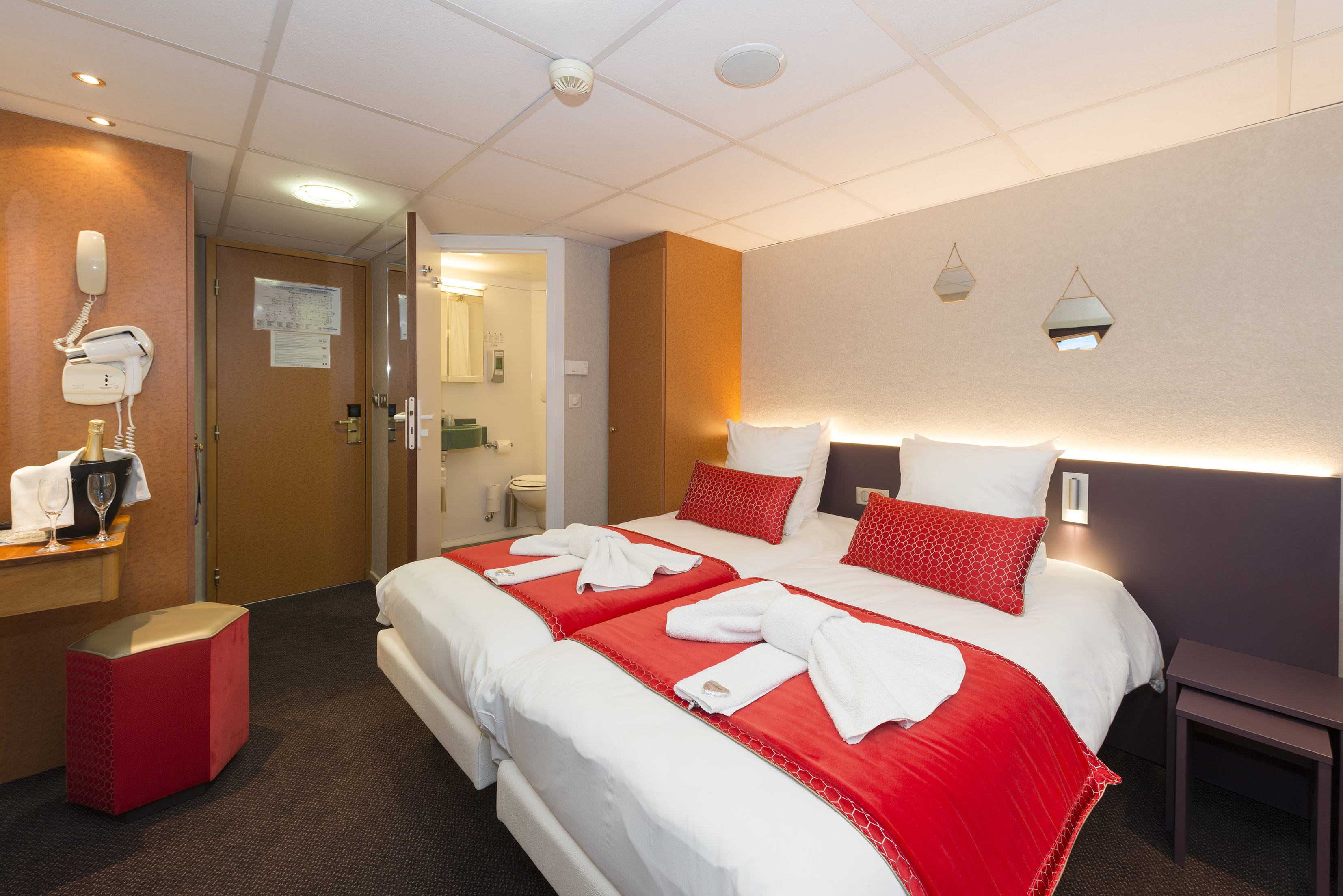 CroisiEurope MS Europe Cabin 3.jpg
